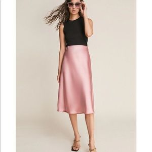 Blush satin skirt 💕 size small